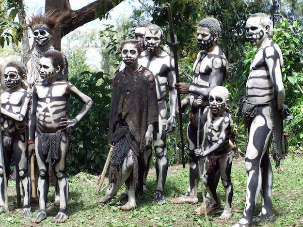 Kì bí chuyện ăn thịt người, giết phù thủy dưới những tán rừng rậm Papua New Guinea - Ảnh 4.