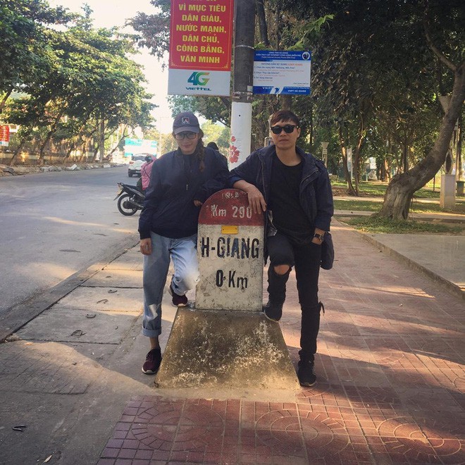 Sống với 20 chú chó, chàng trai “lượm” được vợ cách 2000km nhờ chăm chỉ comment dạo - Ảnh 4.