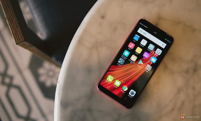Mở hộp và trên tay phiên bản OPPO F5 RAM 6GB màu đỏ rực chào Giáng Sinh - Ảnh 4.