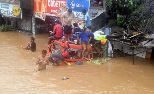 Tiến về Việt Nam, bão Tembin làm gần 90 người chết ở Philippines - Ảnh 4.