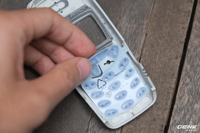 Mở hộp và trên tay chiếc Nokia 3310 đã 17 tuổi: Tấm vé quay trở về tuổi thơ - Ảnh 34. Mở hộp và trên tay chiếc Nokia 3310 đã 17 tuổi: Tấm vé quay trở về tuổi thơ - Ảnh 34.