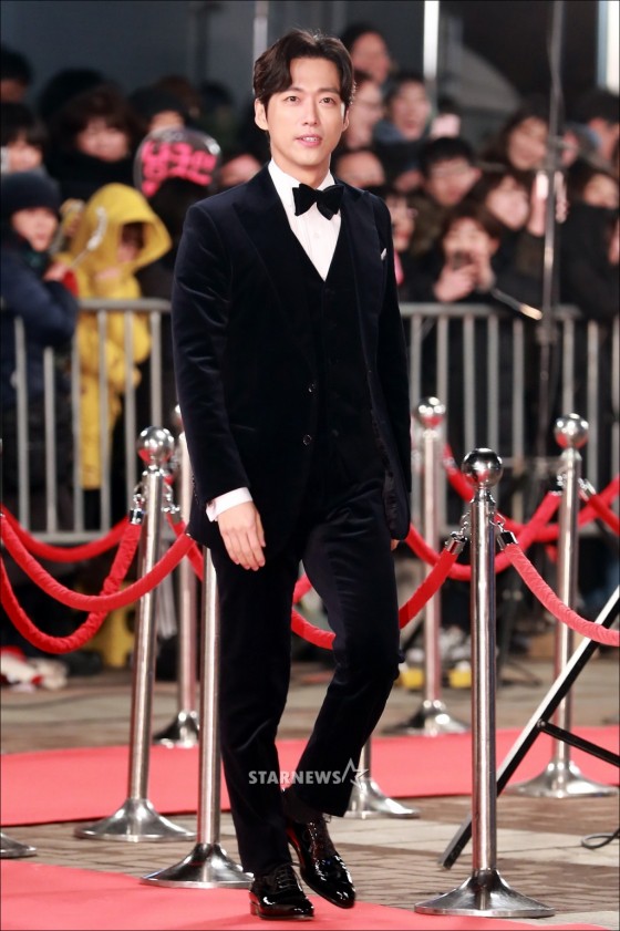 Thảm đỏ KBS Drama Awards: Kim Ji Won gây sốc.. vì quá đẹp, Jang Nara đọ sắc với Kim So Hyun và dàn chị đại không tuổi - Ảnh 34.