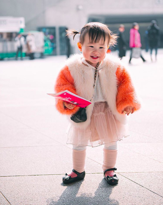 Cứ mỗi mùa Seoul Fashion Week đến, dân tình lại chỉ ngóng xem street style vừa cool vừa yêu của những fashionista nhí này - Ảnh 38.