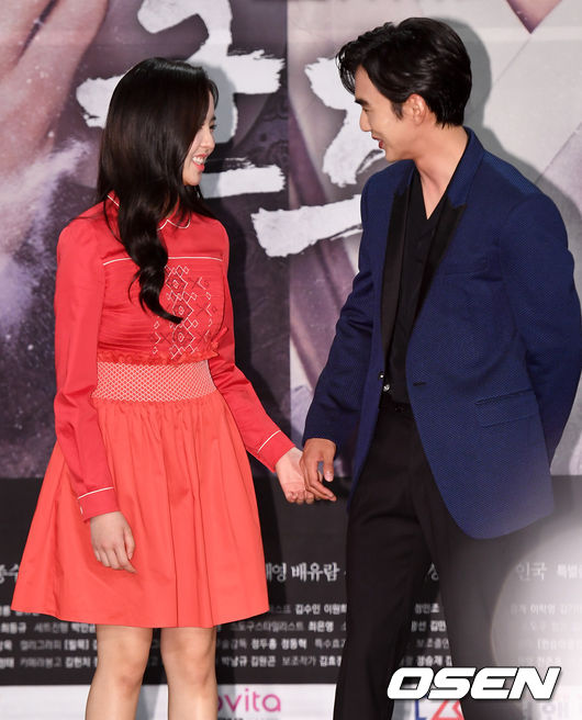 Yoo Seung Ho và L đứng cạnh nhau thôi cũng khiến fan đau đầu, Kim So Hyun mặt tròn vẫn xinh - Ảnh 5.