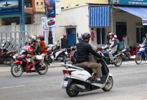 Huế: Người d&acirc;n mặc &aacute;o ấm ra đường giữa... m&ugrave;a h&egrave; - Ảnh 6.