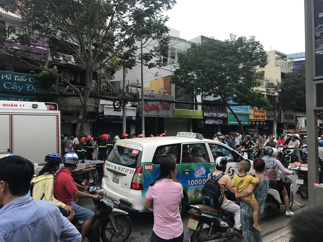 Lợi dụng khi nh&agrave; đang bị ch&aacute;y, lẻn v&agrave;o rinh đồ tẩu tho&aacute;t - Ảnh 6.