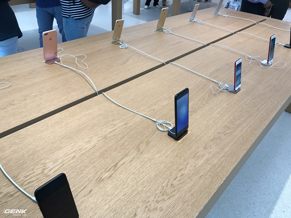 Trải nghiệm thực tế Apple Store Orchard Singapore: khi bạn không chỉ trả tiền cho thương hiệu, thiết kế mà quan trọng hơn cả là trải nghiệm - Ảnh 5.