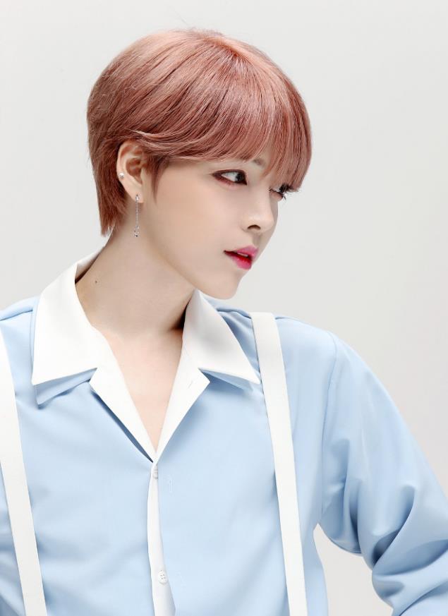 Thành viên boygroup tân binh gây sốc vì trông y như con gái - Ảnh 5.