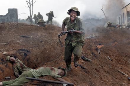 Cuối tuần xem gì?: Nhìn lại hình ảnh người lính Hà Nội trong Mùi cỏ cháy - Ảnh 5.