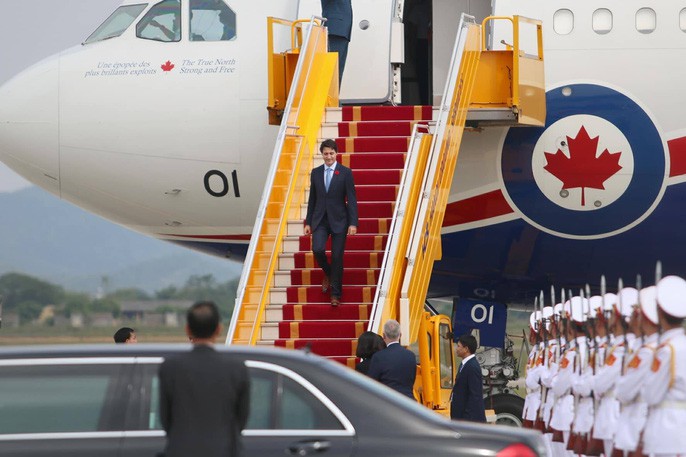 Chuyên cơ chở Thủ tướng Canada Justin Trudeau tới Hà Nội - Ảnh 6. Chuyên cơ chở Thủ tướng Canada Justin Trudeau tới Hà Nội - Ảnh 6.