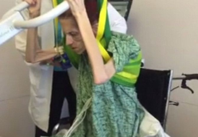 Từ cơ thể 18kg chỉ c&oacute; da bọc xương, người phụ nữ lột x&aacute;c th&agrave;nh thi&ecirc;n nga xinh đẹp khiến ai cũng ngỡ ng&agrave;ng - Ảnh 5.