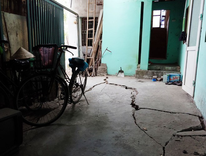 Hà Nội: Vết nứt chạy dài dưới chân cầu Đuống, người dân phải bỏ nhà di tản vì lo sợ hà bá nuốt chửng - Ảnh 5.