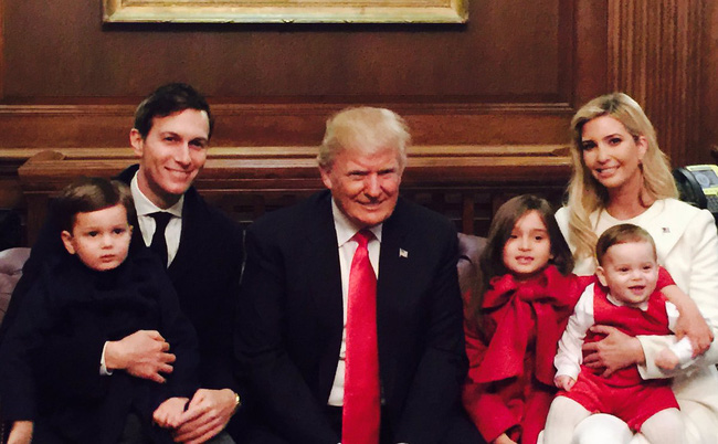 Đối với cậu cháu trai 10 tháng tuổi, việc ông ngoại Donald Trump trở thành Tổng thống cũng khiến cậu bé hạnh phúc nhường này - Ảnh 7.