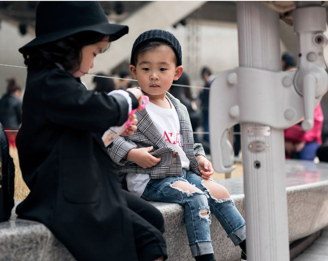 Cứ mỗi mùa Seoul Fashion Week đến, dân tình lại chỉ ngóng xem street style vừa cool vừa yêu của những fashionista nhí này - Ảnh 6.