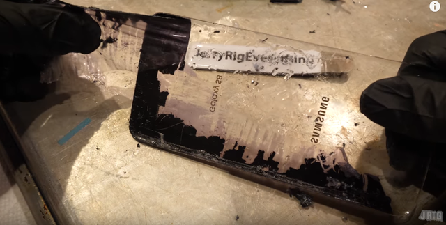Có thể bạn không biết: Cạo lớp sơn bên trong vỏ của Galaxy S8 để biến thành smartphone trong suốt - Ảnh 6.