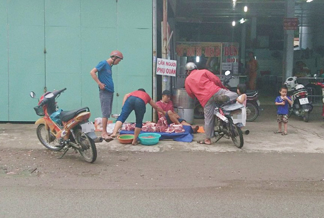  Thực hư chuyện thịt heo 100.000/3kg b&aacute;n tr&agrave;n lan khắp lề đường S&agrave;i G&ograve;n - Ảnh 6.
