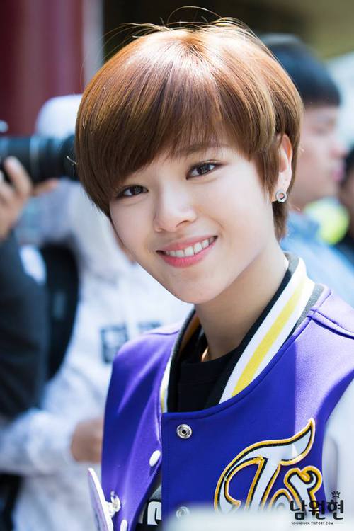 Thành viên boygroup tân binh gây sốc vì trông y như con gái - Ảnh 6.