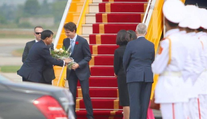 Chuyên cơ chở Thủ tướng Canada Justin Trudeau tới Hà Nội - Ảnh 7. Chuyên cơ chở Thủ tướng Canada Justin Trudeau tới Hà Nội - Ảnh 7.