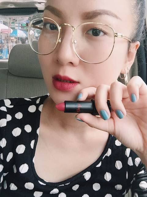 Mỹ nữ Showbiz Việt ph&aacute;t sốt với d&ograve;ng son m&ocirc;i mới - Ảnh 7.