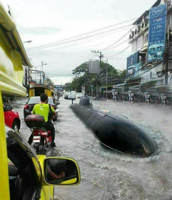 Loạt ảnh hài hước chứng minh ngập lụt ở Bangkok không hề buồn rười rượi như người ta vẫn tưởng - Ảnh 8.