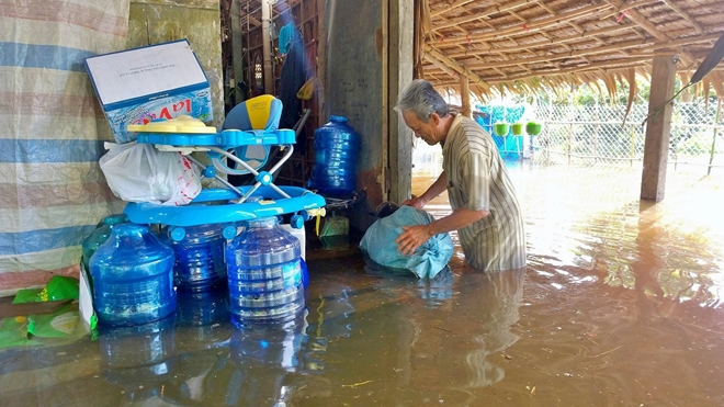 Triều cường dâng cao kỉ lục, TP Cần Thơ “biến thành sông” - Ảnh 12.