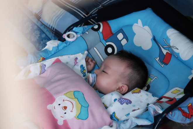 Nhặt được em bé sơ sinh trước cổng chùa, người phụ nữ giúp việc mang về nuôi nấng yêu thương - Ảnh 7. Nhặt được em bé sơ sinh trước cổng chùa, người phụ nữ giúp việc mang về nuôi nấng yêu thương - Ảnh 7.