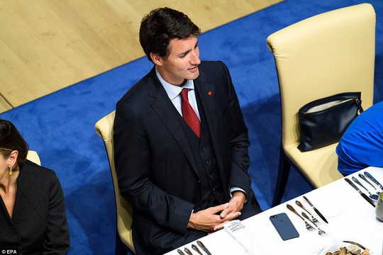 Đi công du tới đâu, Thủ tướng Justin Trudeau cũng phong thái ngời ngời, thu hút mọi ánh nhìn từ mọi người - Ảnh 7. Đi công du tới đâu, Thủ tướng Justin Trudeau cũng phong thái ngời ngời, thu hút mọi ánh nhìn từ mọi người - Ảnh 7.