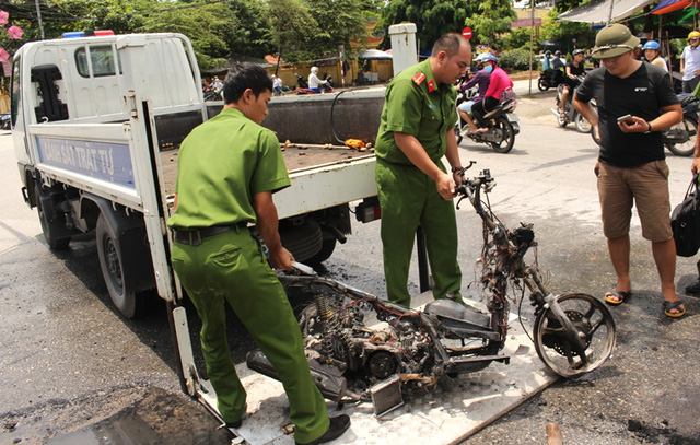 Hải Dương: Xe máy phát nổ, ba người thoát chết trong gang tấc - Ảnh 8.