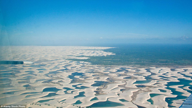 Kỳ diệu cảnh sa mạc biến thành hàng ngàn hồ nước xanh biếc đẹp như tiên cảnh - Ảnh 8.