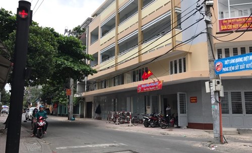 Một mình lưu thông, nhưng vẫn dừng đèn đỏ - Ảnh 9.