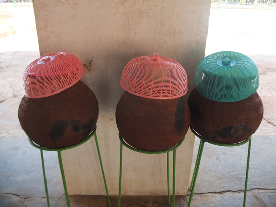 Độc đáo những bình nước uống miễn phí ở Myanmar - Ảnh 9.