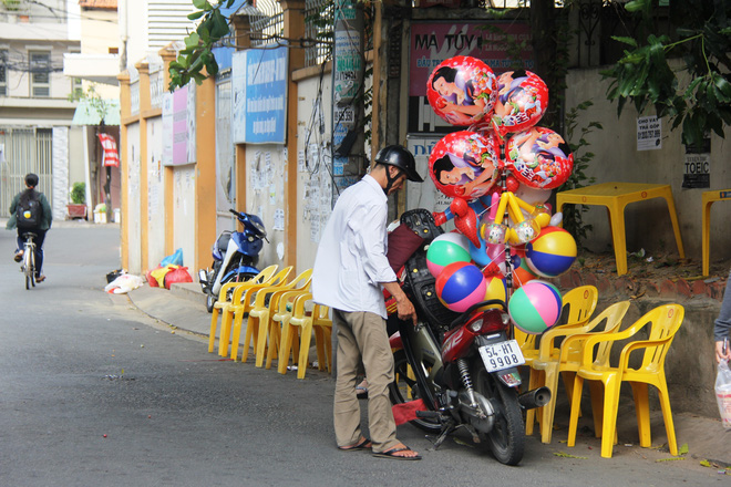 Nước mắt người cha rong ruổi khắp Sài Gòn, bán hết đồ đạc trong nhà nuôi hi vọng tìm hai đứa con mất tích - Ảnh 9.