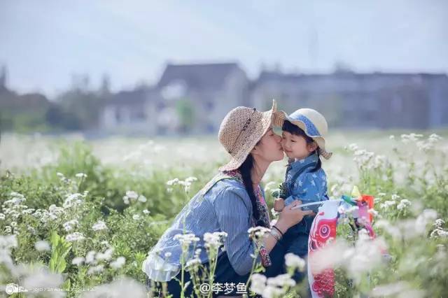 B&eacute; g&aacute;i 3 tuổi vụt s&aacute;ng th&agrave;nh ng&ocirc;i sao mạng x&atilde; hội sau khi bố khoe h&agrave;ng trăm bức ảnh chụp con g&aacute;i - Ảnh 9.