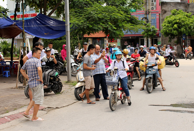 Hải Dương: Xe máy phát nổ, ba người thoát chết trong gang tấc - Ảnh 9.