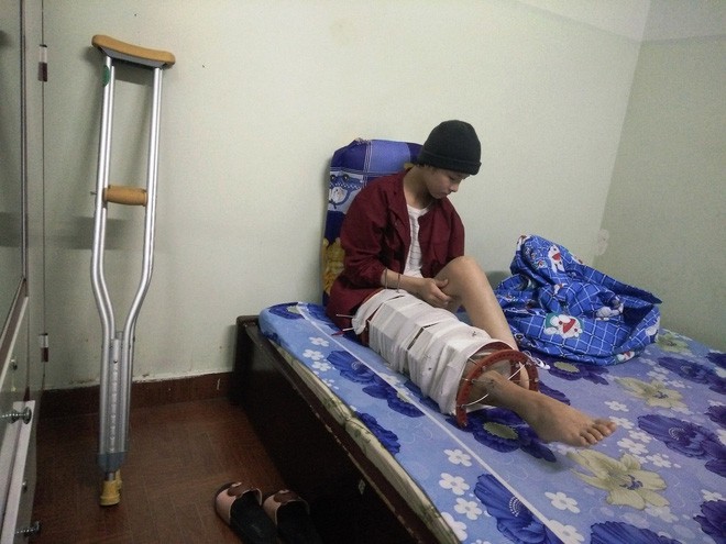 Mẹ vừa mới mất, người cha đau đớn nh&igrave;n con g&aacute;i 15 tuổi mắc bệnh ung thư xương &aacute;c t&iacute;nh m&agrave; kh&ocirc;ng tiền chữa trị - Ảnh 9.