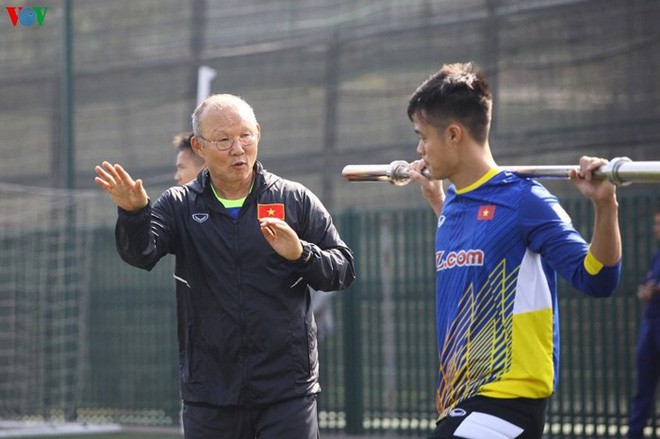  Cầu thủ U23 Việt Nam bị HLV Park Hang Seo đánh đòn vì tập sai - Ảnh 9.