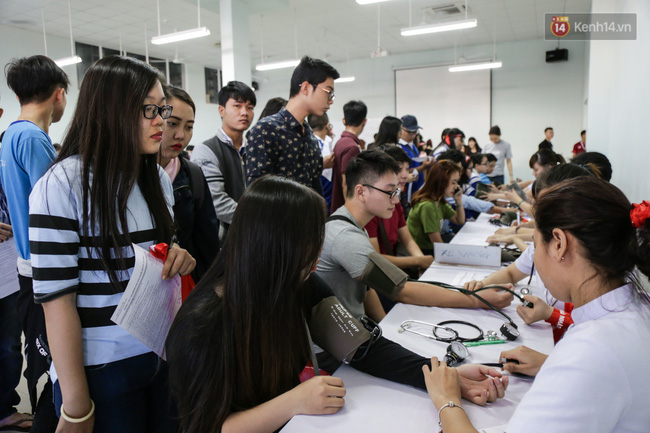 Hàng nghìn bạn trẻ Hà Nội - Sài Gòn hào hứng tham gia hiến máu nhân đạo trong ngày Chủ nhật Đỏ - Ảnh 21.