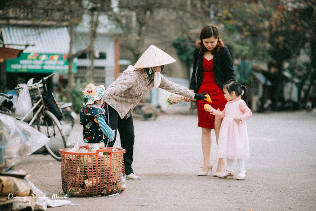 Sự thật về bộ ảnh Mẹ con đồng nát khiến ngàn người rung động - Ảnh 10.