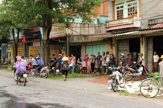 Hải Dương: Đứng xem câu cá thanh niên bị ô tô đâm chìm dưới mương - Ảnh 10.