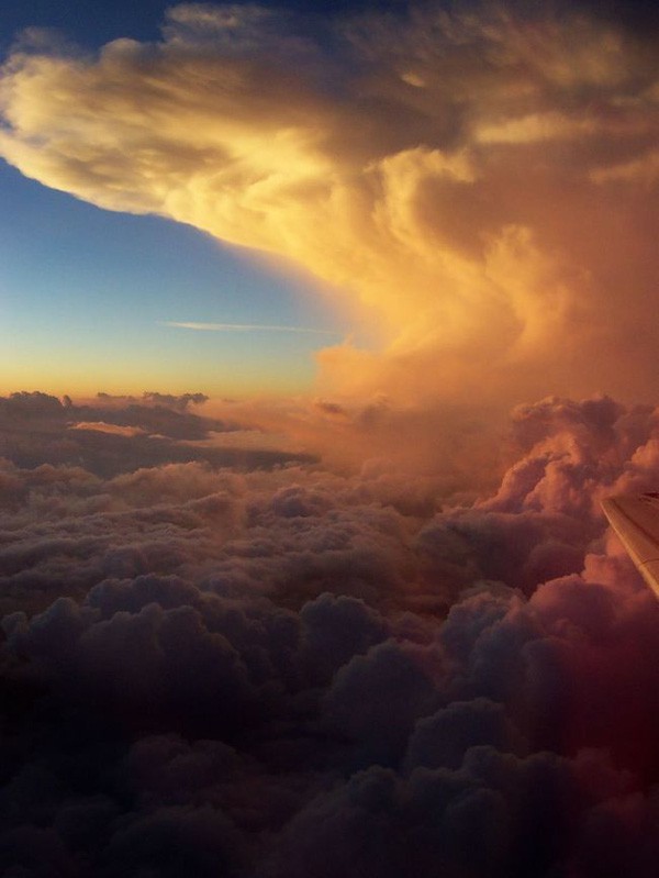 17 khung cảnh tuyệt đẹp được chụp từ cửa sổ máy bay - Ảnh 19.