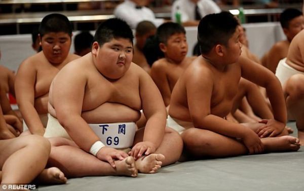 Võ sĩ sumo tại Nhật: Không lương, không điện thoại, không bạn gái