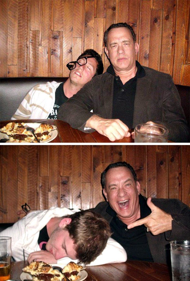 Sự thật đằng sau 12 bức ảnh chụp cùng người nổi tiếng: Chàng trai trong bức ảnh cuối còn ngủ trên vai Tom Hanks - Ảnh 10.