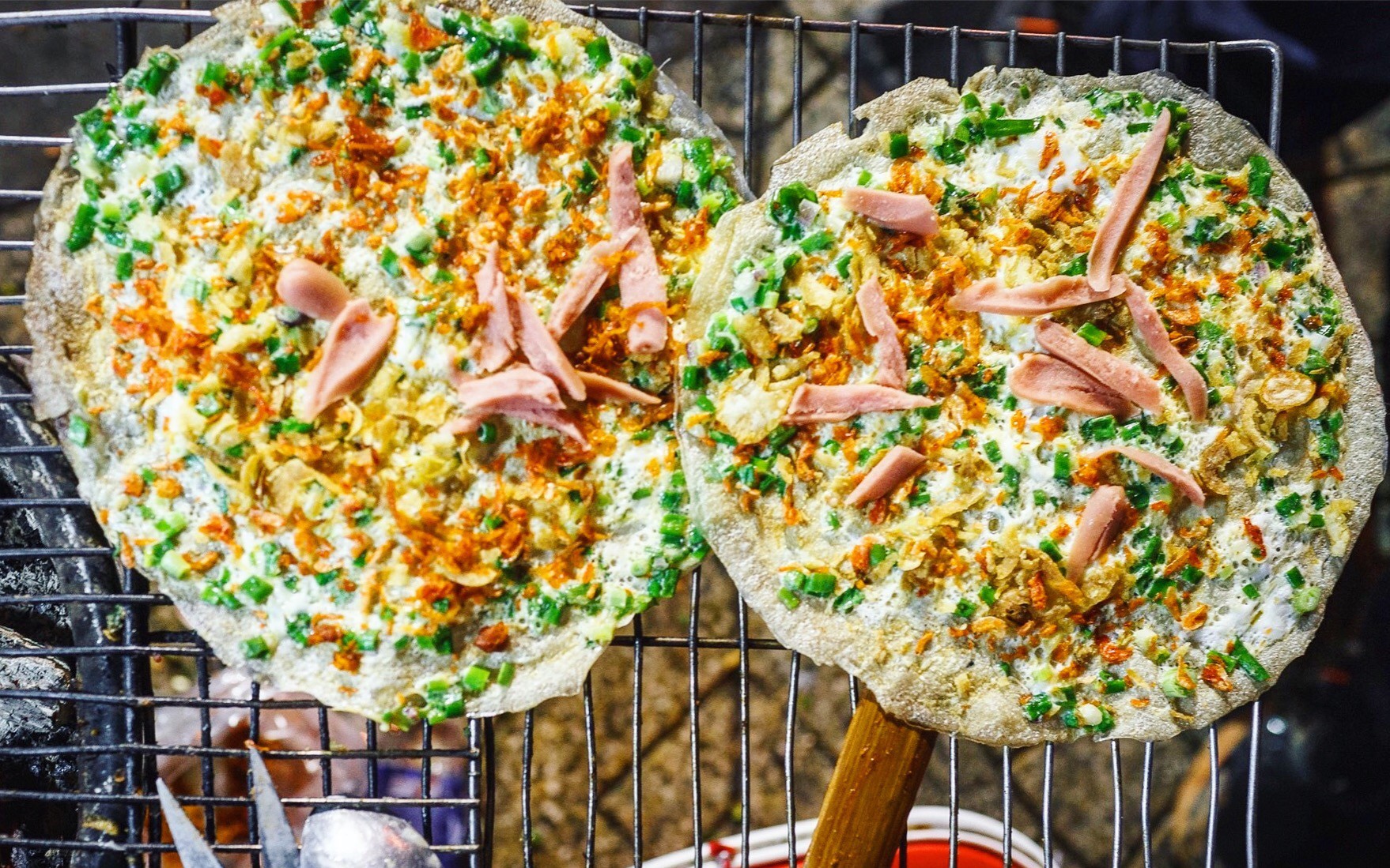 Các phiên bản pizza vòng quanh thế giới, Việt Nam độc đáo chẳng kém nước nào - Ảnh 11.
