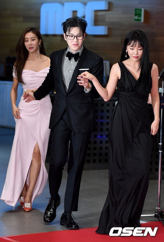 Thảm đỏ MBC Entertainment Awards: Dara bỗng già chát, bị mỹ nhân gợi cảm vô danh và loạt sao nữ sexy đè bẹp - Ảnh 14.