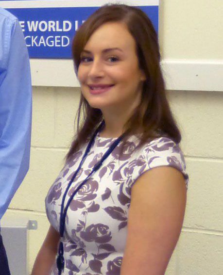 Yêu rồi gửi hàng loạt ảnh nóng cho phạm nhân giết người, nữ nhân viên nhà tù phải nhận cái kết buồn - Ảnh 1.