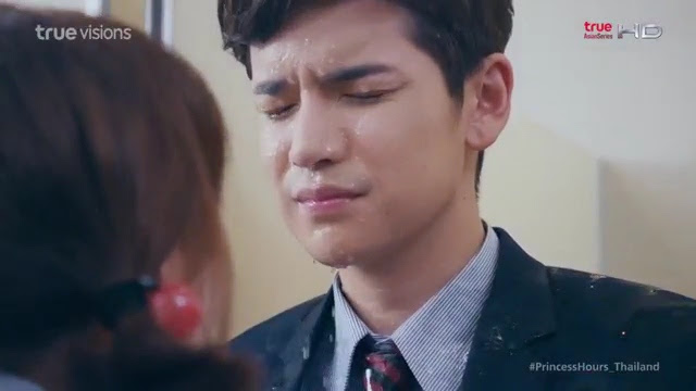 Ho&agrave;ng Cung bản Th&aacute;i: Pattie h&iacute; hửng đ&ugrave;a giỡn trong... nh&agrave; vệ sinh nam! - Ảnh 5.