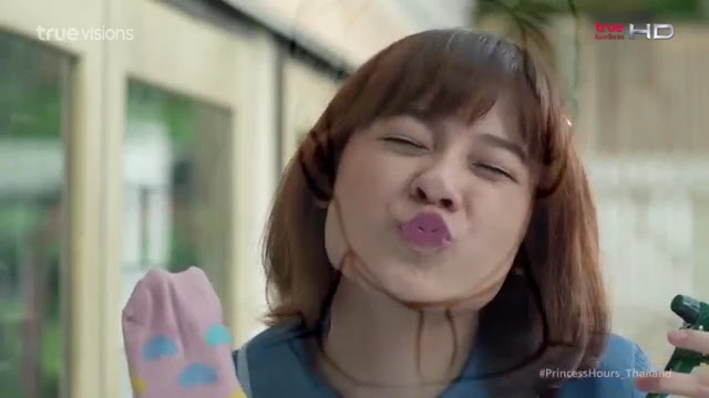 Ho&agrave;ng Cung bản Th&aacute;i: Pattie h&iacute; hửng đ&ugrave;a giỡn trong... nh&agrave; vệ sinh nam! - Ảnh 13.