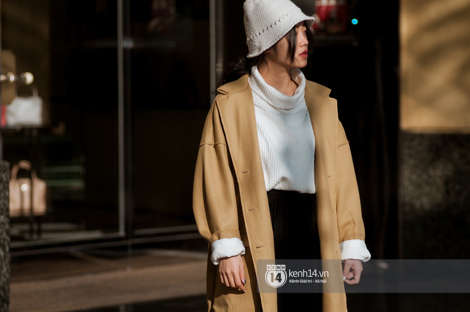 Giới trẻ Việt đón Giáng sinh với street style tràn ngập sắc màu rực rỡ và những item mốt nhất - Ảnh 2.