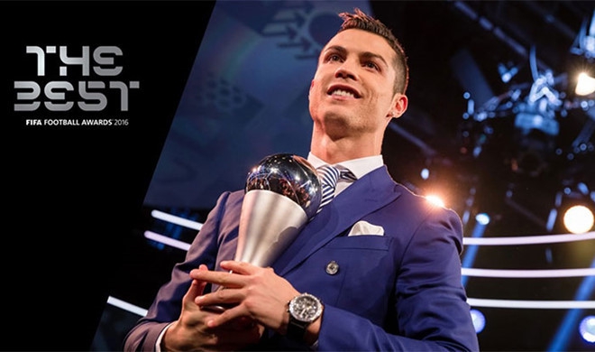 Ronaldo sành điệu đến dự lễ trao giải The Best - Ảnh 3.