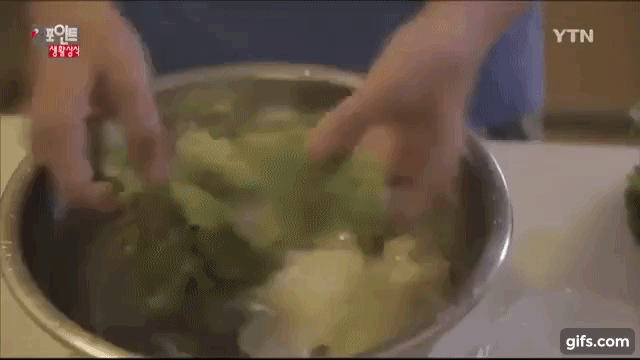 Rau đ&atilde; bị h&eacute;o vẫn c&oacute; thể tươi lại ngay nếu l&agrave;m theo c&aacute;ch n&agrave;y - Ảnh 6.